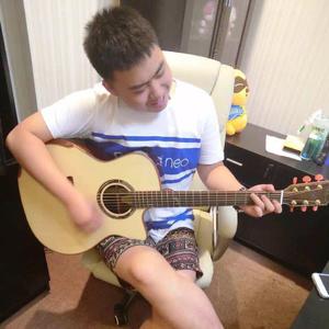 未亡人夫遗像前被欺负的背景故事
