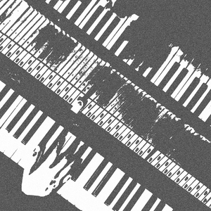 未亡人夫遗像前被欺负的背景故事
